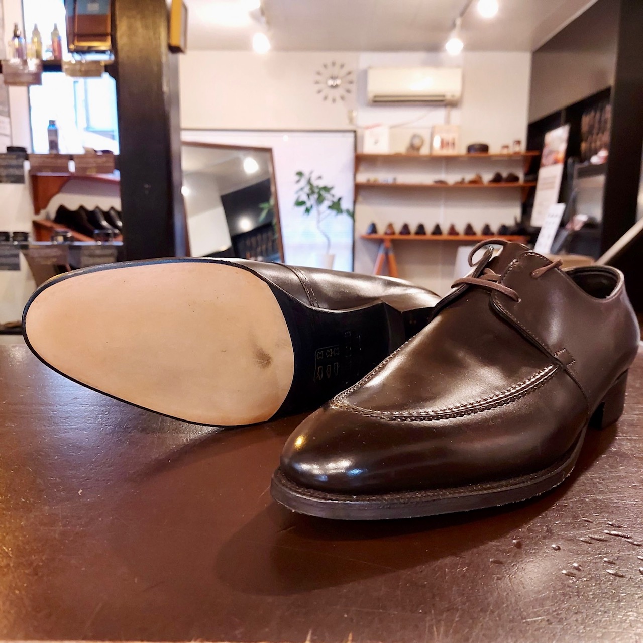 修理事例】JOHN LOBB（ジョンロブ）紳士靴 つま先補強（ヴィンテージスティール）｜靴とバッグの本格メンテナンスならスピカ